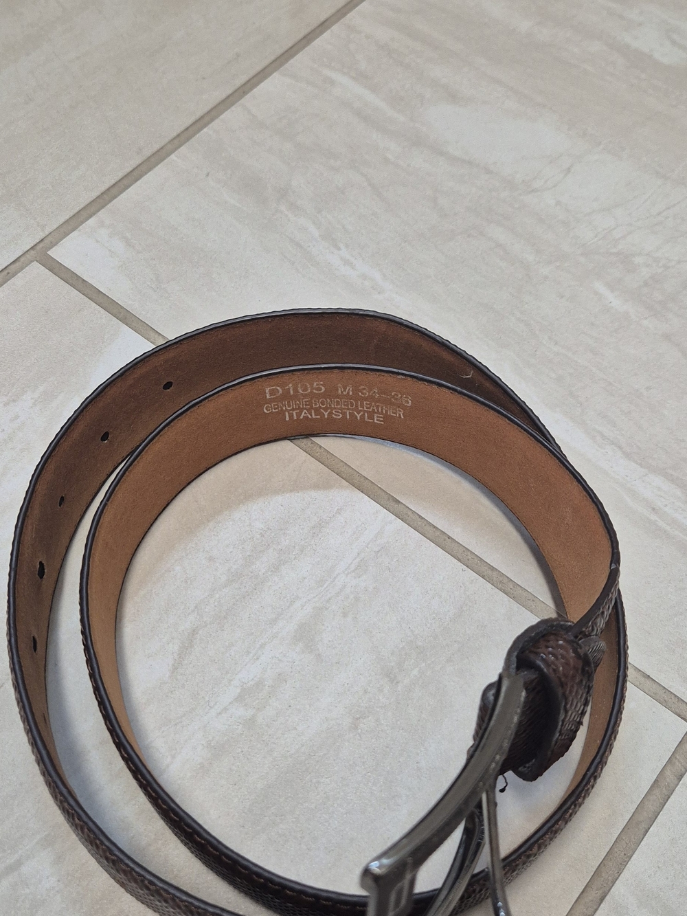 Classic Women's Brown Textured Leather Belt with Polished Buckle - Picture 2 of 4